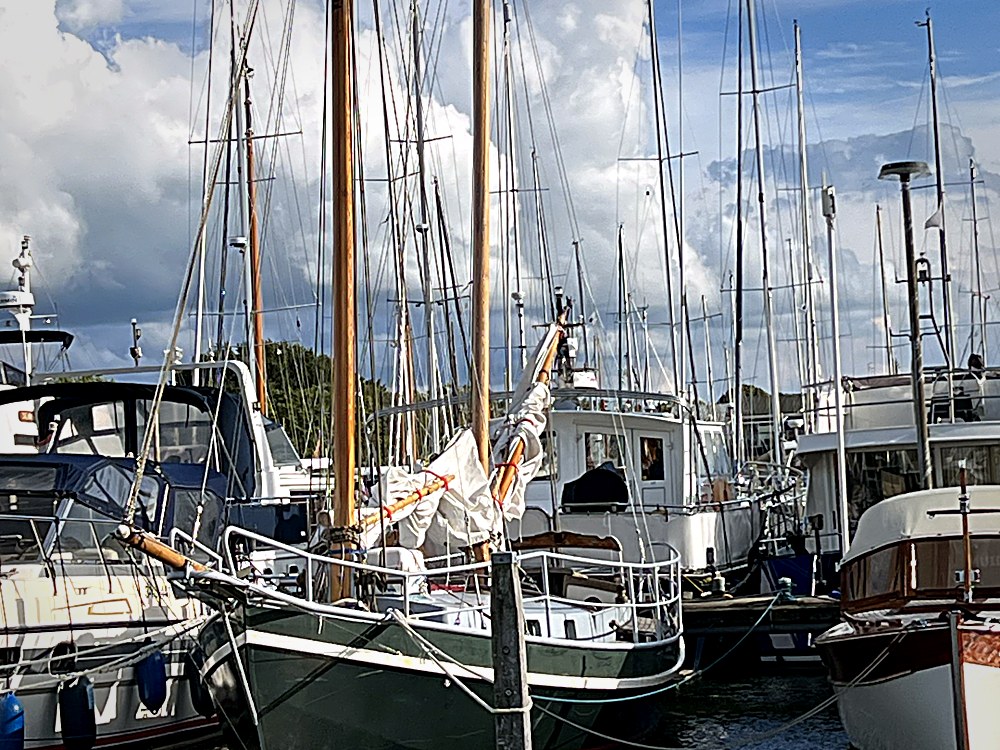 De Skoit Vincent in de haven van Muiden